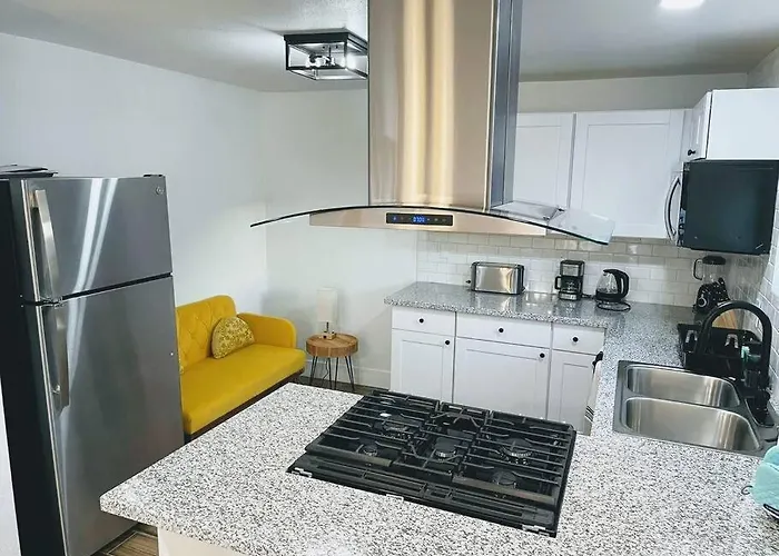 Retreat - 2 Bedroom With King-size Bed - 3 Smart Tvs - 10 Min From Airp - Unit A Phoenix